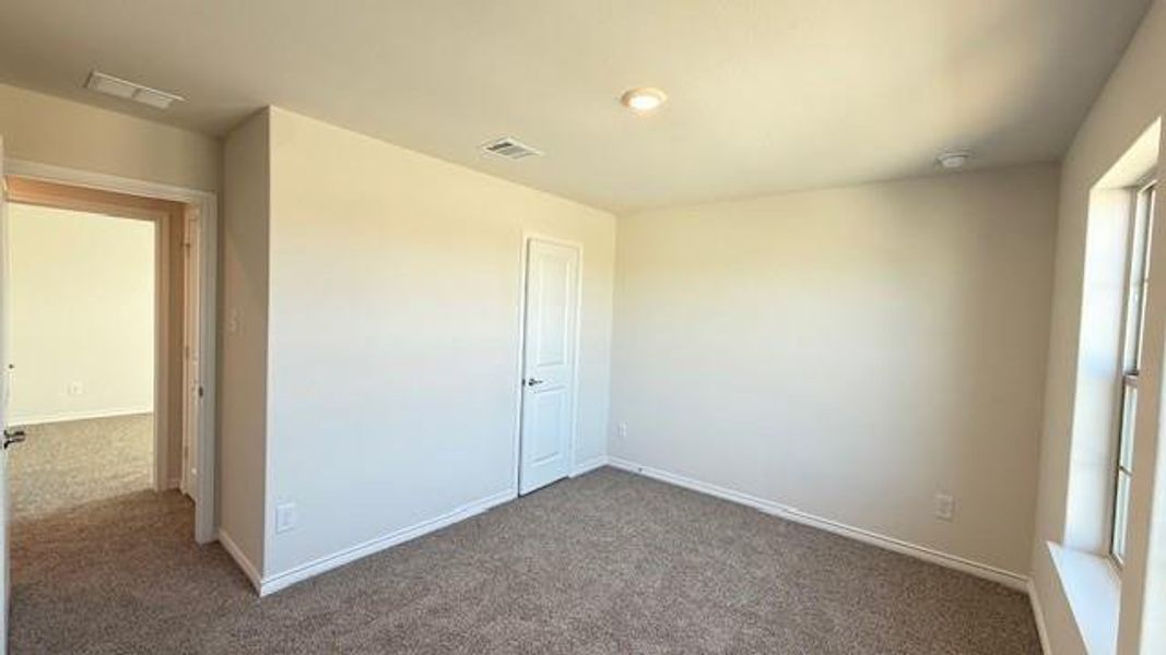 Spacious, unfurnished interior of a new home in California Meadows, Arlington (Image 19).