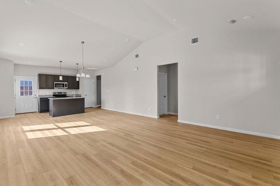 Spacious, unfurnished interior of a new home in , Fort Worth (Image 12).