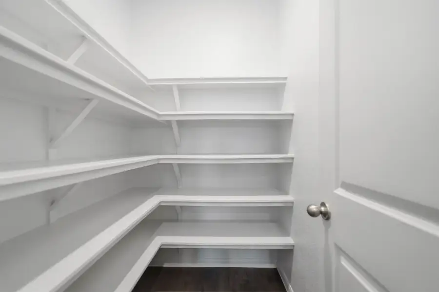 Spacious, unfurnished interior of a new home in Notting Hill, Converse (Image 25).