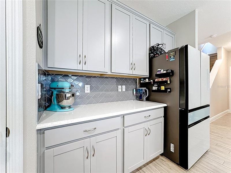Furnished interior view inside a new home in , Orlando (Image 10).