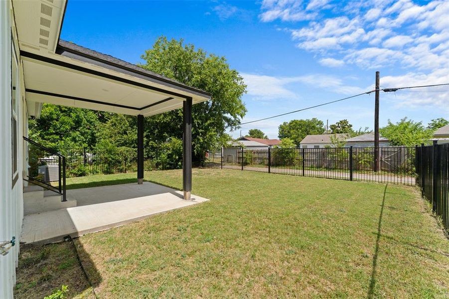 Front exterior of a new home in , Dallas, TX, highlighting curb appeal (Image 20).