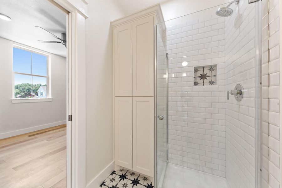 Studio/Bedroom 5 full bathroom