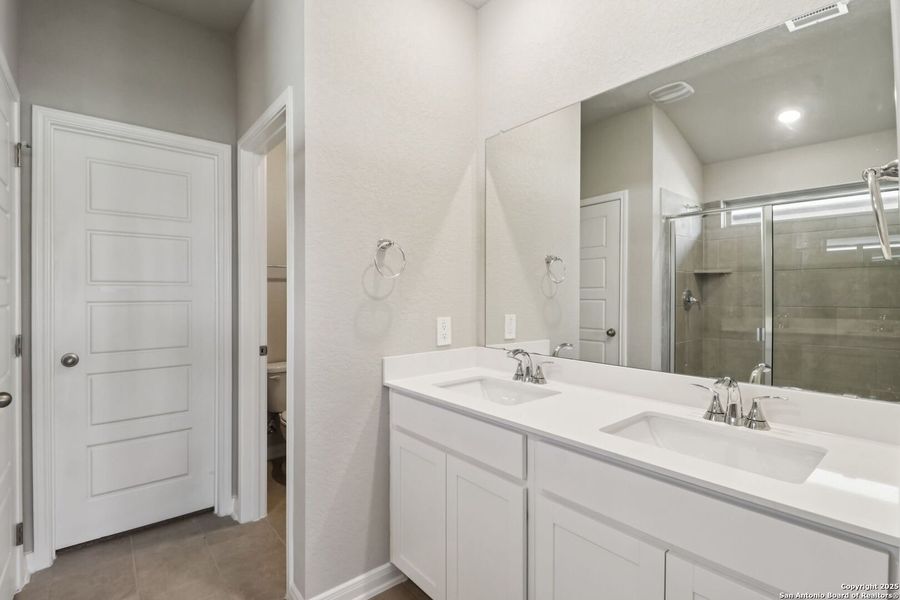 Furnished interior view inside a new home in Catalina, Converse (Image 8).