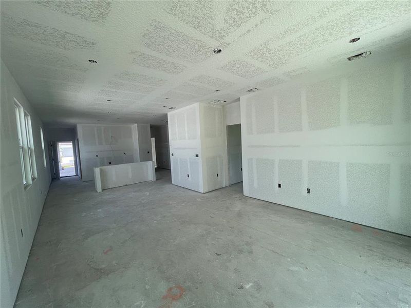 Spacious, unfurnished interior of a new home in Palm Series at Seminole Palms, Palm Coast (Image 11).