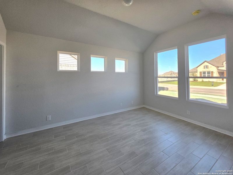 Spacious, unfurnished interior of a new home in The Heritage at Saddlebrook Ranch 70's, Schertz (Image 22).