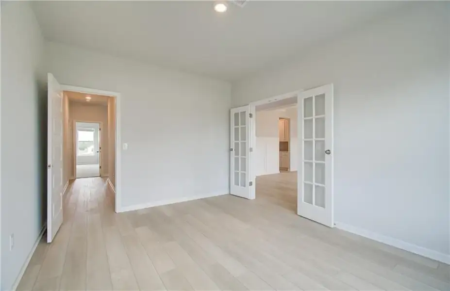 Spacious, unfurnished interior of a new home in Grandview at Millers Mill, Stockbridge (Image 22).