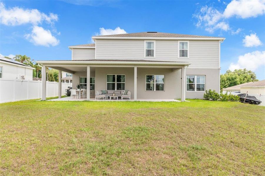 Exterior details and patio area of a home in Bella Terra, Clermont (Image 25).