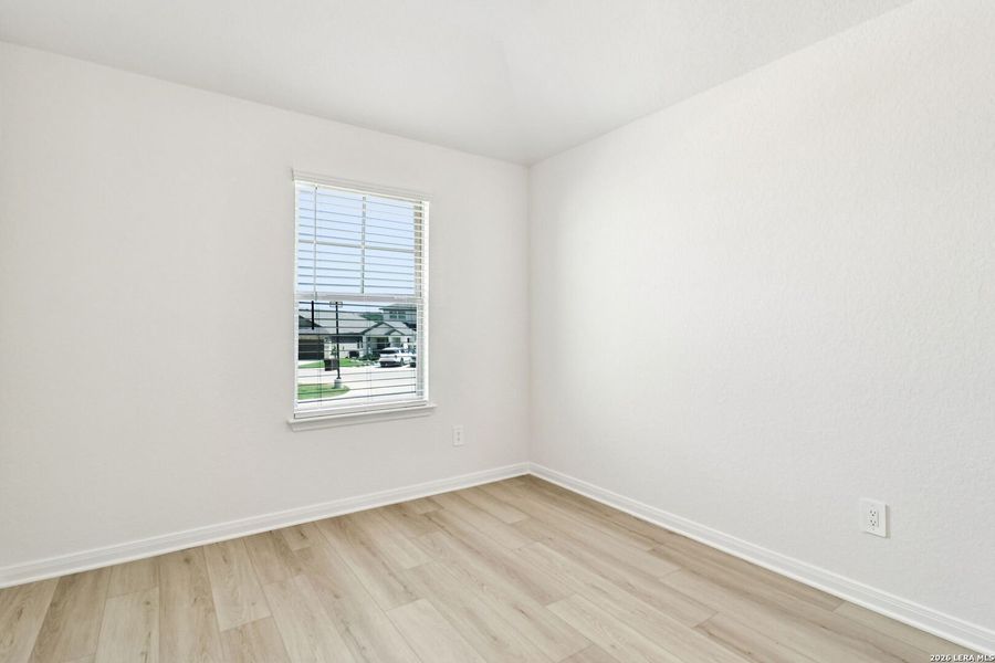 Spacious, unfurnished interior of a new home in Lark Canyon, New Braunfels (Image 19).