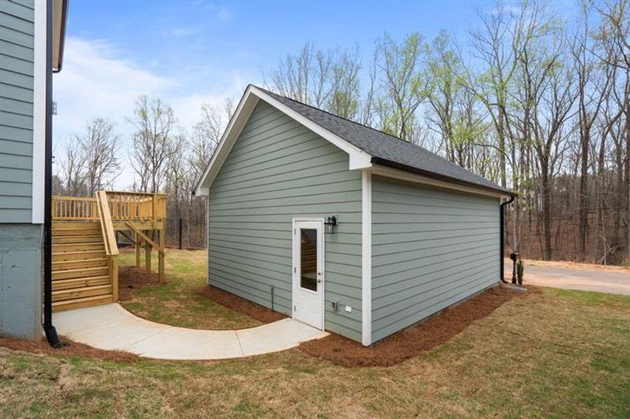 Exterior details and patio area of a home in , Athens (Image 27).