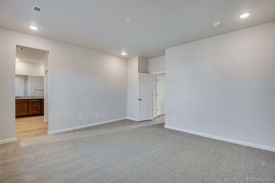 Spacious, unfurnished interior of a new home in Medley at Reunion Ridge, Commerce City (Image 31).