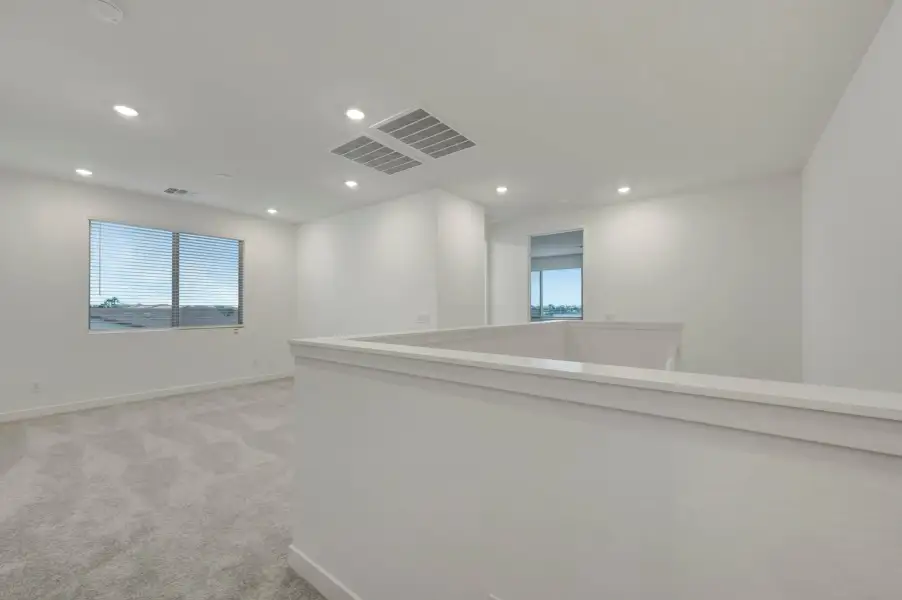 Spacious, unfurnished interior of a new home in Soleo, San Tan Valley (Image 27).