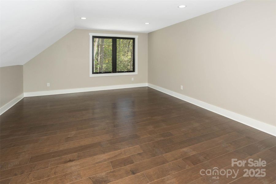 Spacious, unfurnished interior of a new home in , Horse Shoe (Image 31).
