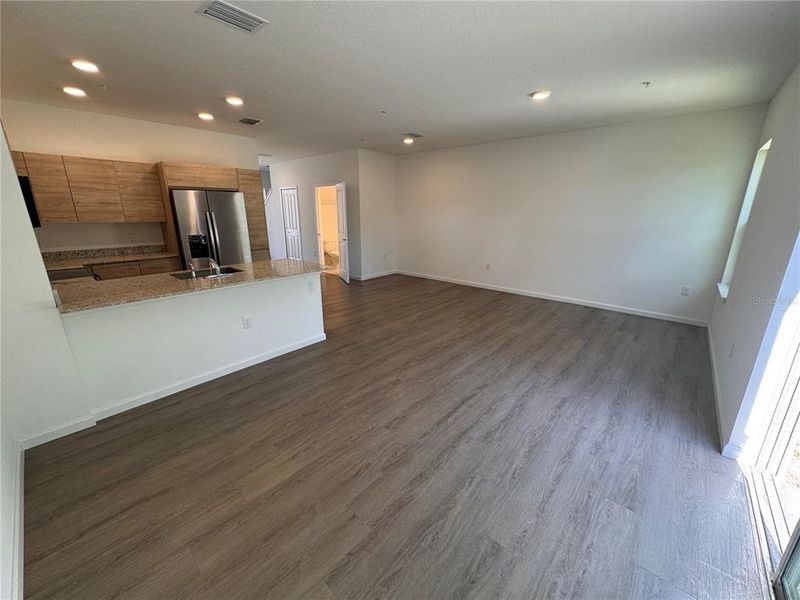 Spacious, unfurnished interior of a new home in , Orlando (Image 14).