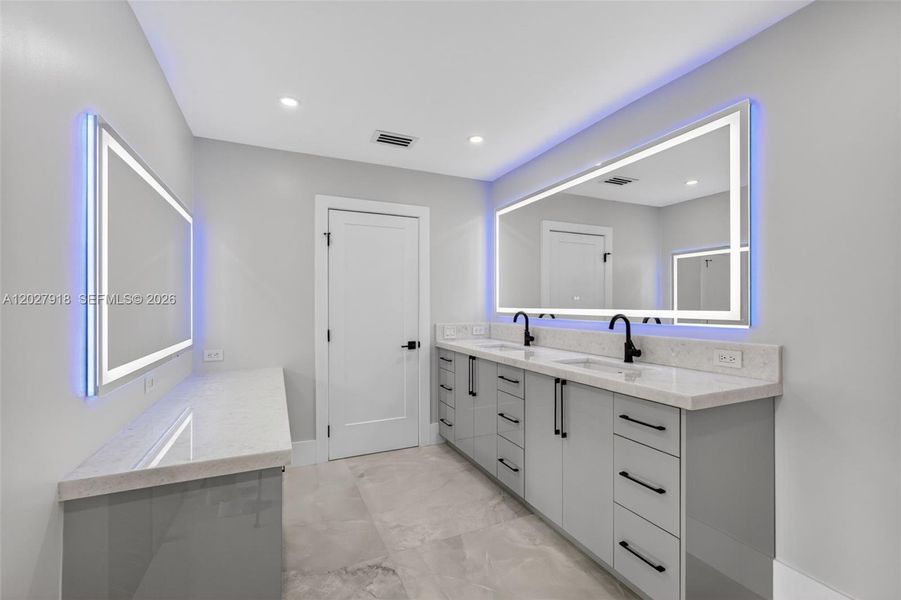 Furnished interior view inside a new home in , Palm Beach Gardens (Image 14).