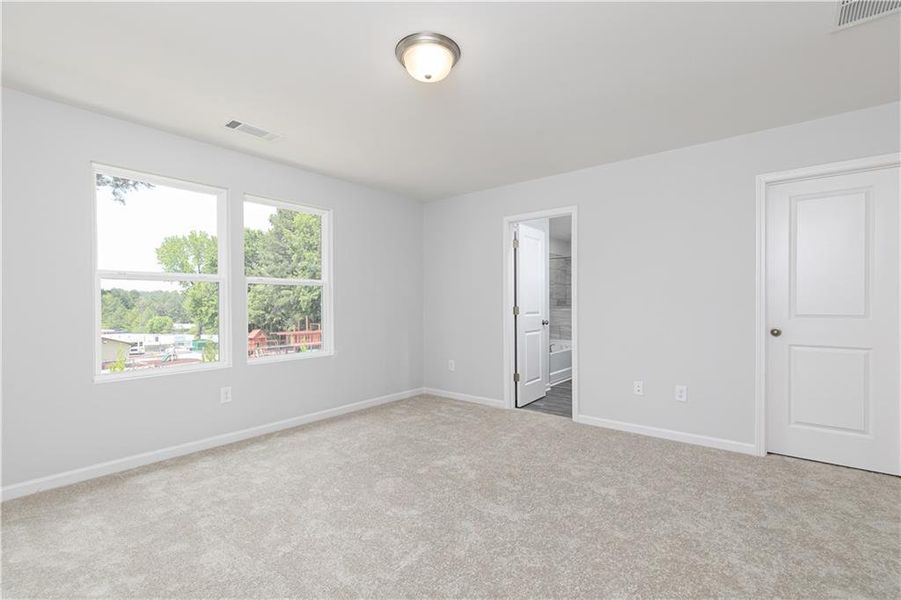 Spacious, unfurnished interior of a new home in Rhodes Glen, Lawrenceville (Image 18).