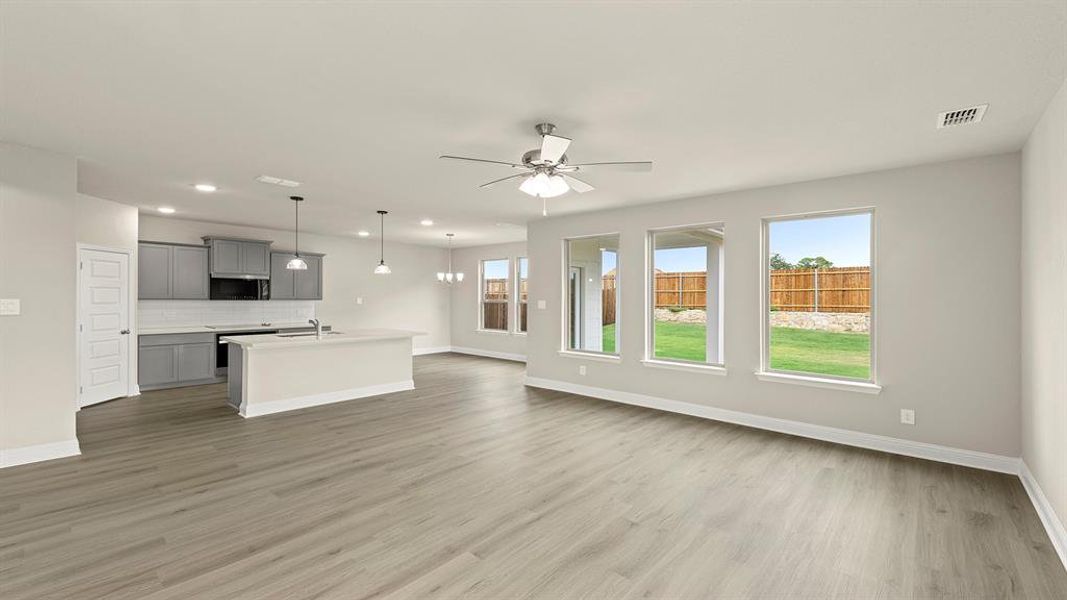 04. 1712 Edgeway - Family