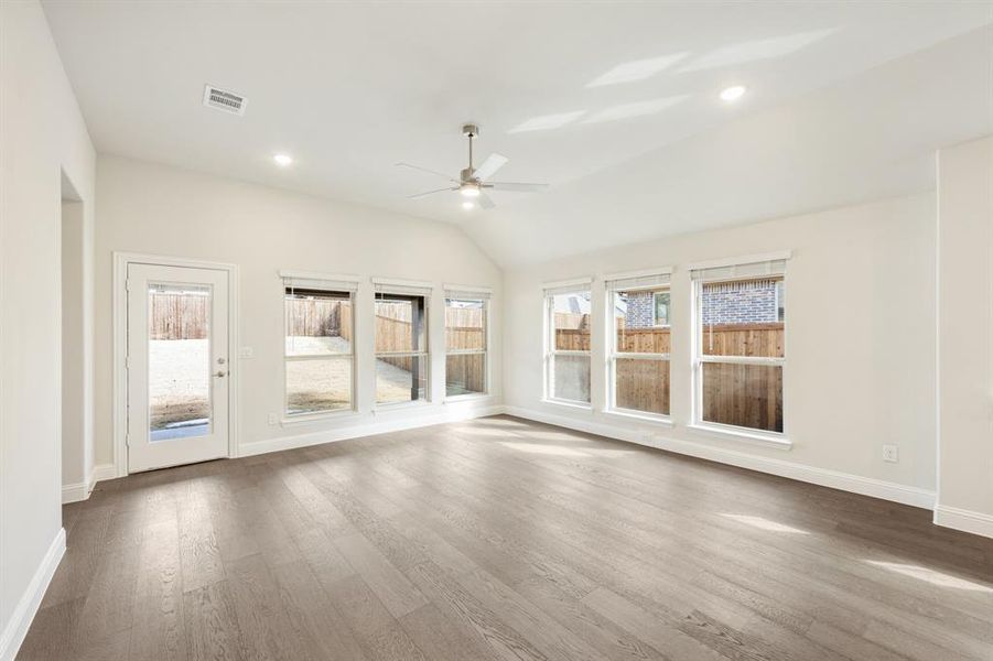 Spacious, unfurnished interior of a new home in Liberty, Melissa (Image 20).