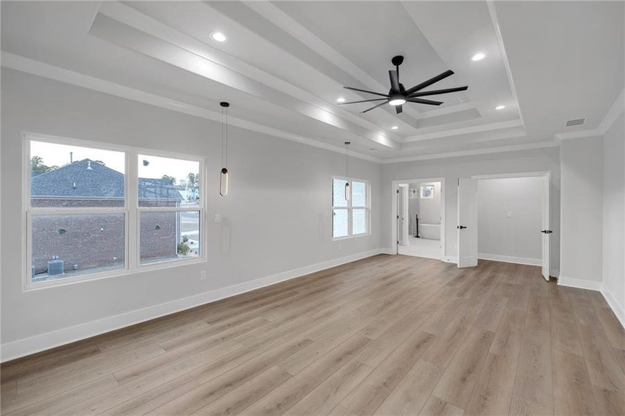 Spacious, unfurnished interior of a new home in , Oxford (Image 38).
