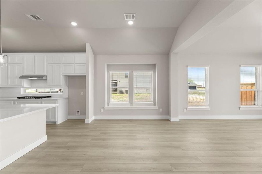 Spacious, unfurnished interior of a new home in Villages of Creekwood, Frisco (Image 18).
