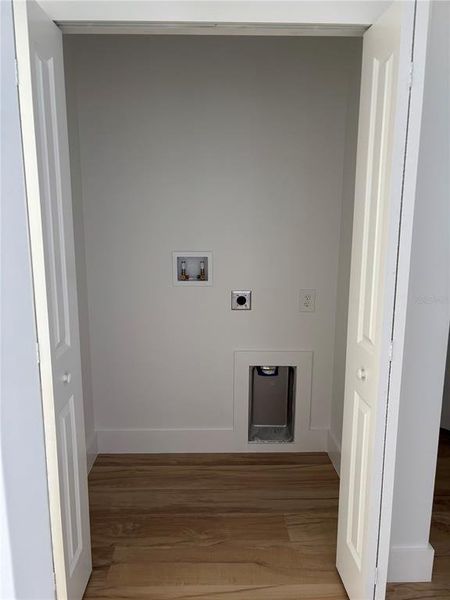 Spacious, unfurnished interior of a new home in , Sebring (Image 17).