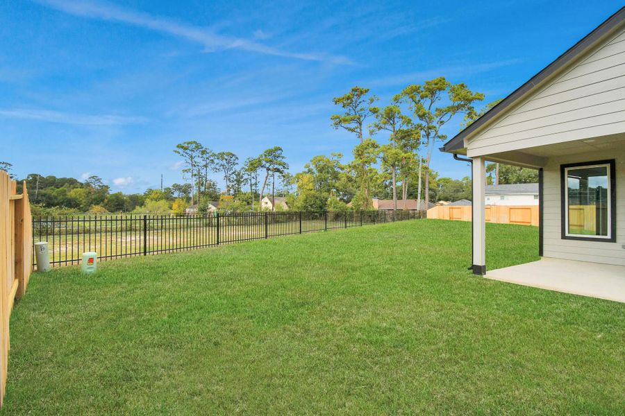 Come and see this spacious backyard with its beautiful covered patio. There is plenty of room for the kids to play and adults to relax. Perfect for your outdoor living space, patio furniture, bbq pit, and so much more. The possibilities are endless! Come and see this spacious backyard with its beautiful covered patio. There is plenty of room for the kids to play and adults to relax. Perfect for your outdoor living space, patio furniture, bbq pit, and so much more. The possibilities are endless!