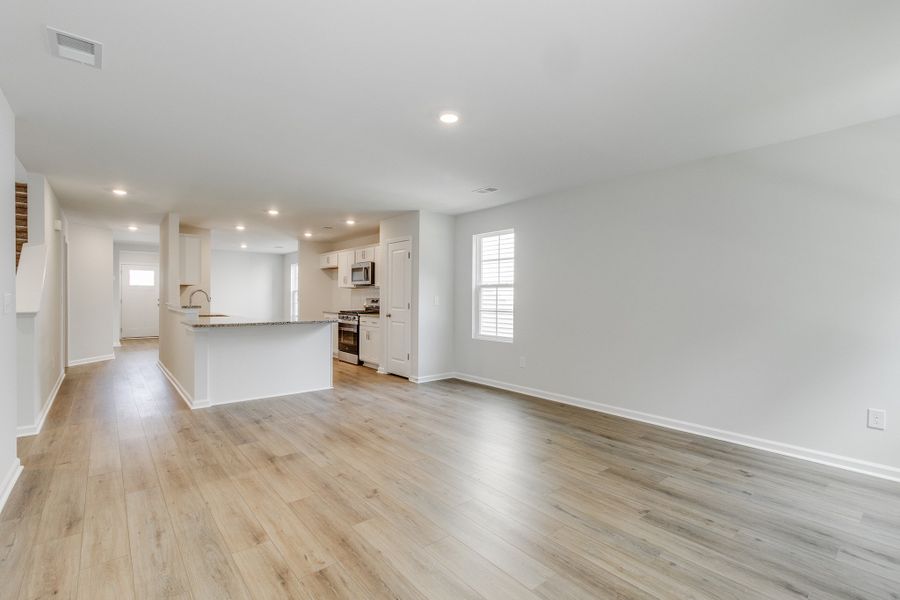 Spacious, unfurnished interior of a new home in Ellington, Elgin (Image 19).