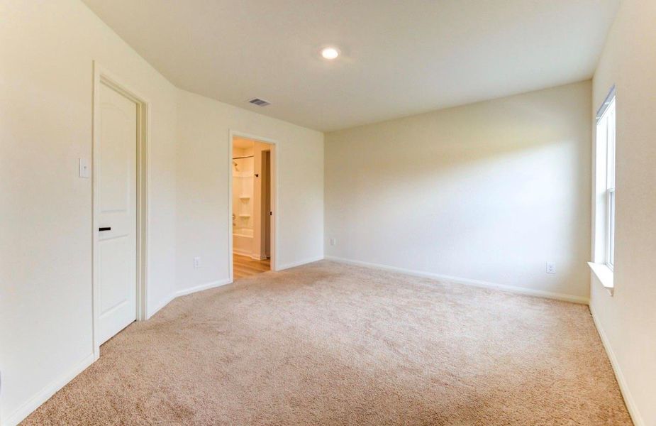 Spacious, unfurnished interior of a new home in Williams Trace, Magnolia (Image 30).