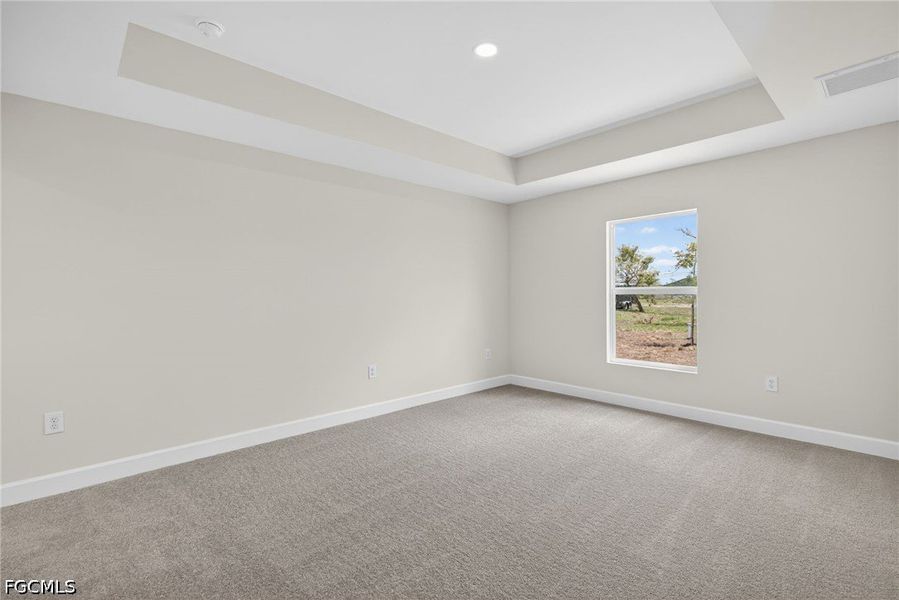 Spacious, unfurnished interior of a new home in Cape Coral, Cape Coral (Image 18).