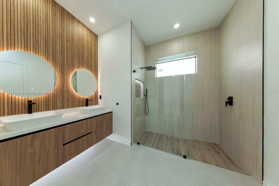 Furnished interior view inside a new home in , Cape Coral (Image 9).