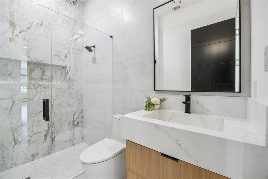 Furnished interior view inside a new home in , Southlake (Image 34).
