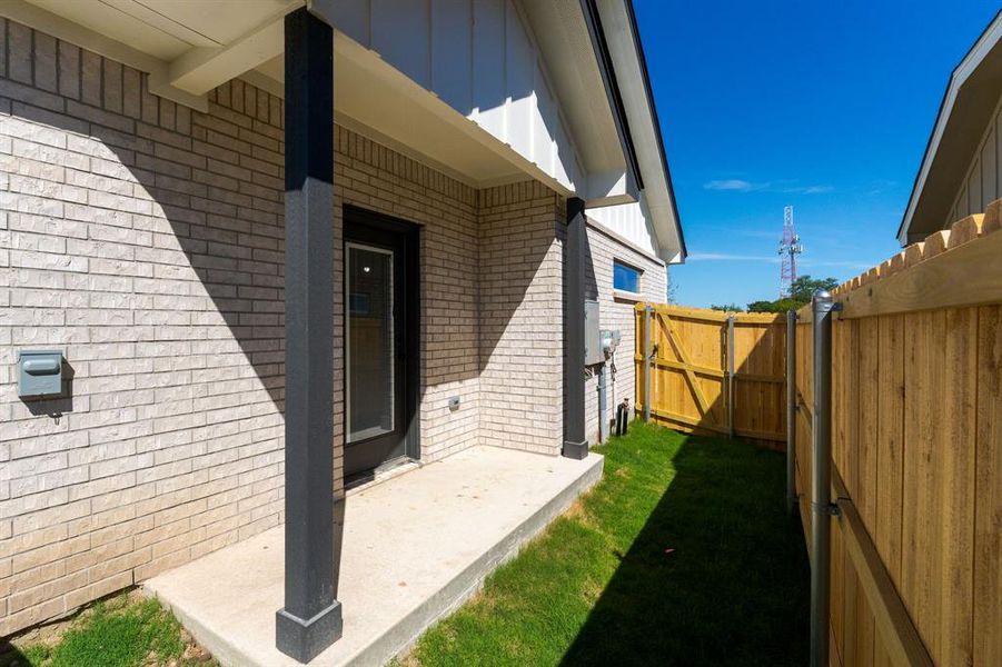 Exterior details and patio area of a home in , Killeen (Image 17).