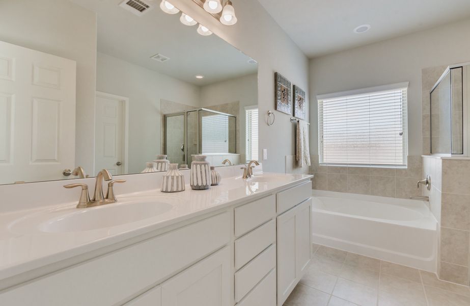 Representative furnished interior of a home built from the Floor Plan 1754 by Colina Homes in Grand Magnolia, Magnolia (Image 8). Representative furnished interior of a home built from the Floor Plan 1754 by Colina Homes in Grand Magnolia, Magnolia (Image 8).