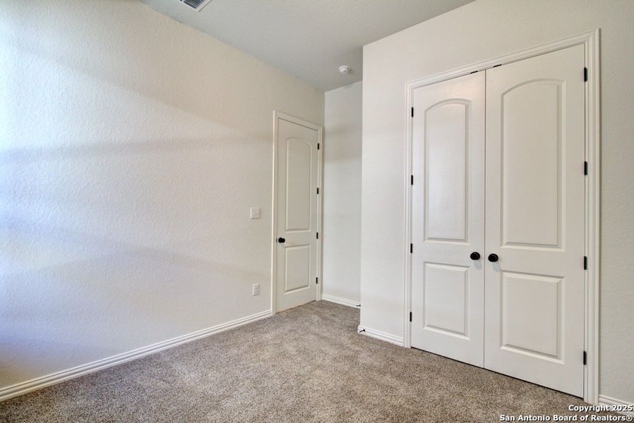 Spacious, unfurnished interior of a new home in Casinas at Gruene, New Braunfels (Image 11).