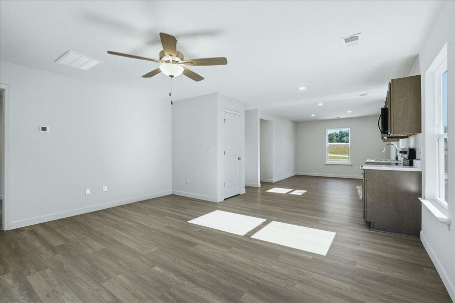 Spacious, unfurnished interior of a new home in Stones Throw, Inman (Image 13).
