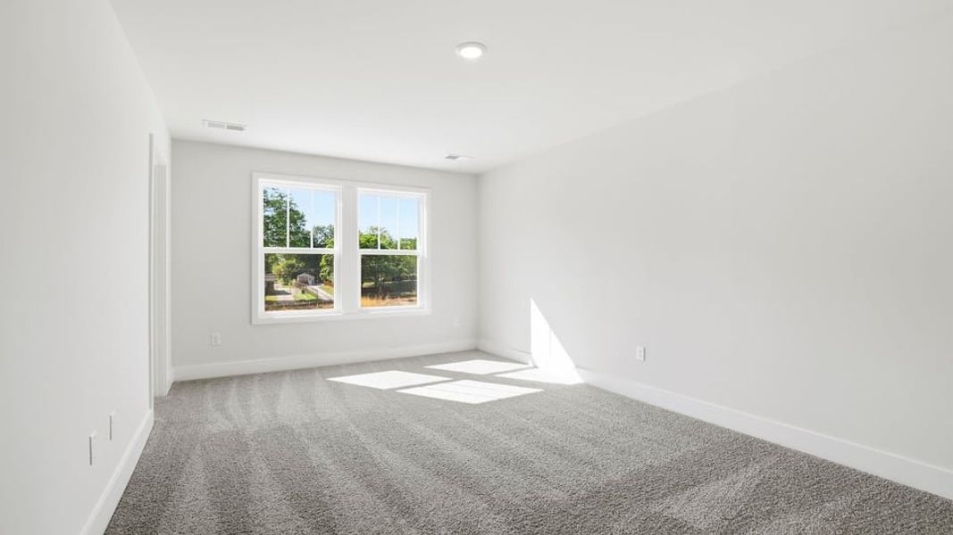 Spacious, unfurnished interior of a new home in Hidden Hills, Spartanburg (Image 28).