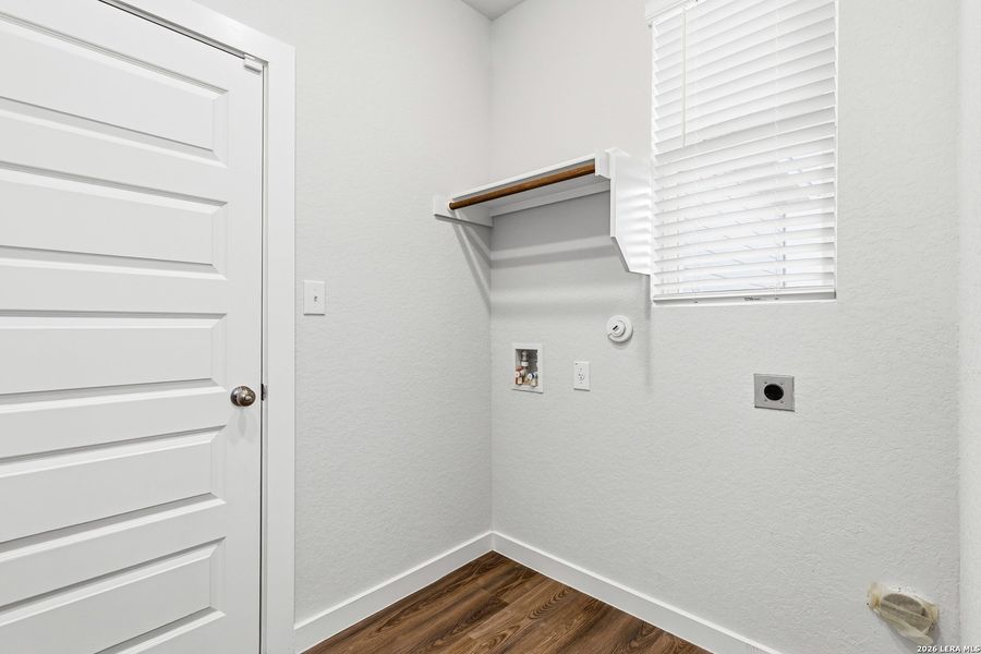 Spacious, unfurnished interior of a new home in , San Antonio (Image 22).