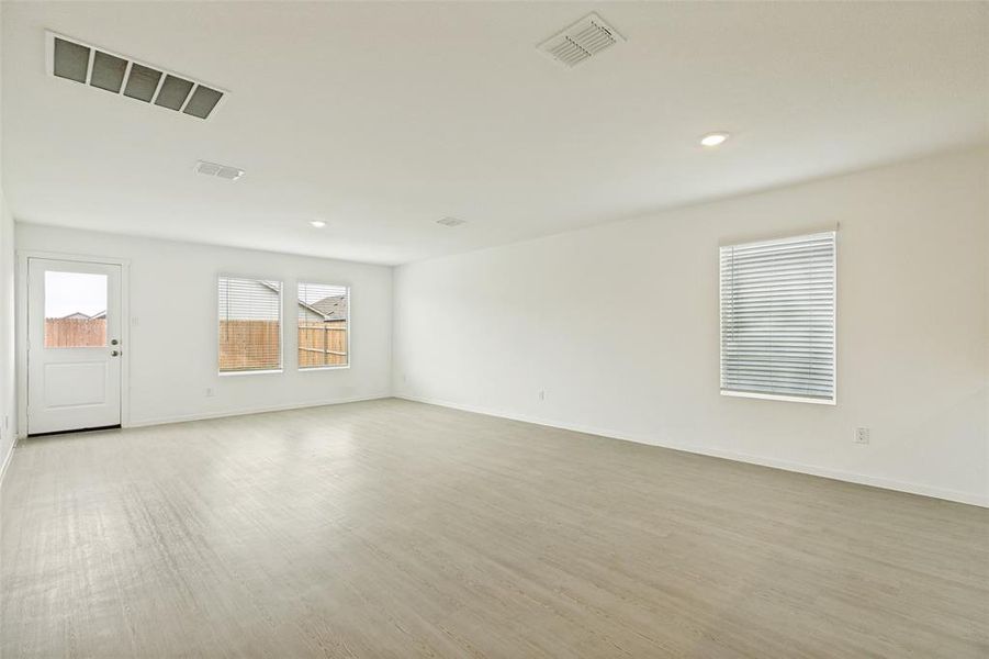 Spacious, unfurnished interior of a new home in Tillage Farms, Princeton (Image 18).