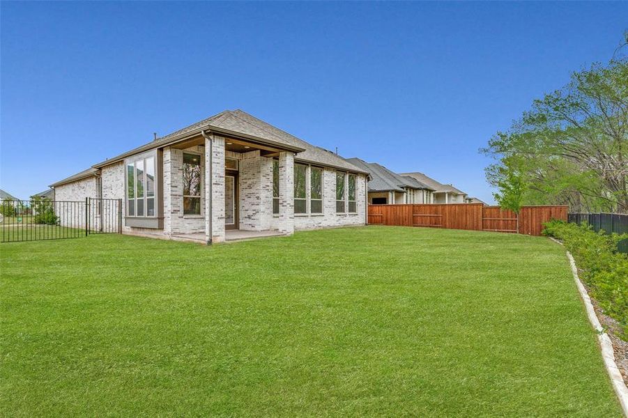Exterior details and patio area of a home in Mantua Point, Van Alstyne (Image 3).