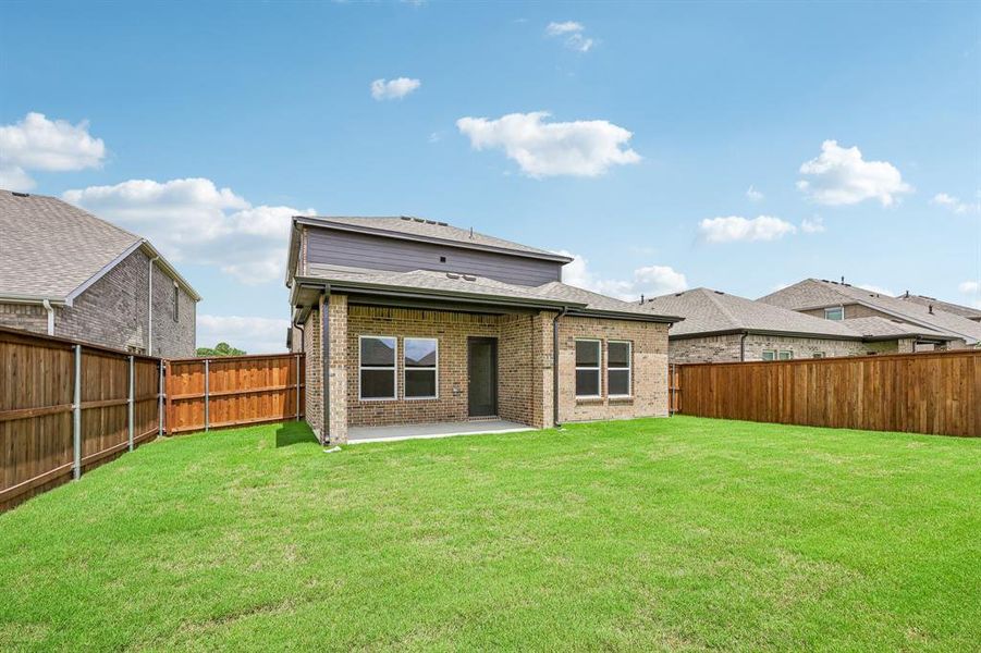 Exterior details and patio area of a home in Overland Grove, Forney (Image 3).