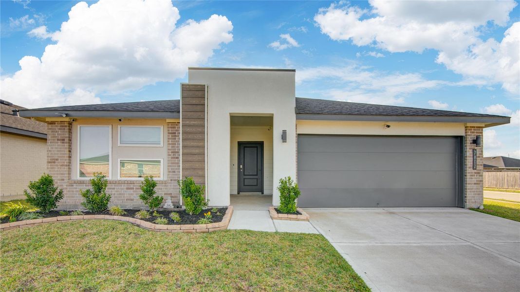 Front exterior of a new home in , Rosharon, TX, highlighting curb appeal (Image 20).
