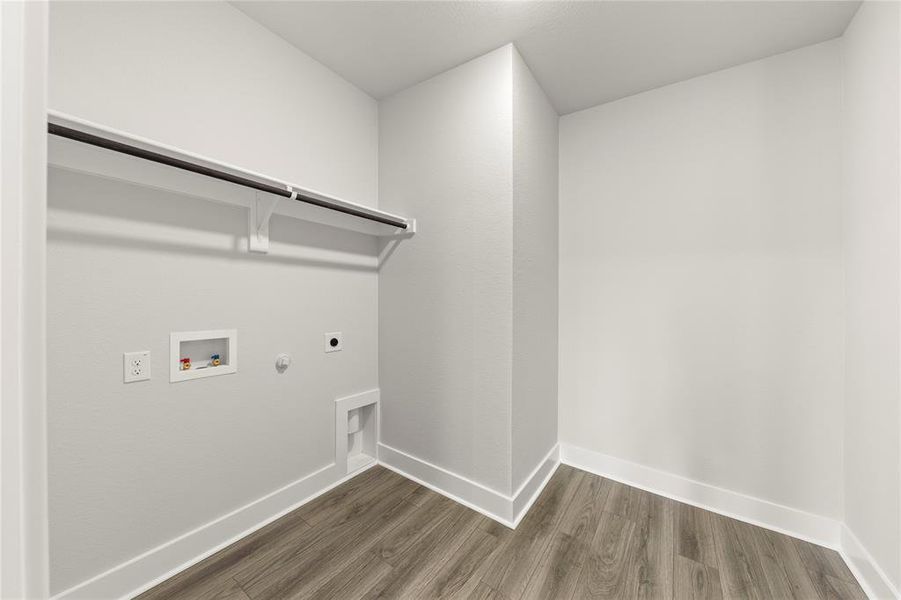 Spacious, unfurnished interior of a new home in Somerset Park, Rockwall (Image 13).