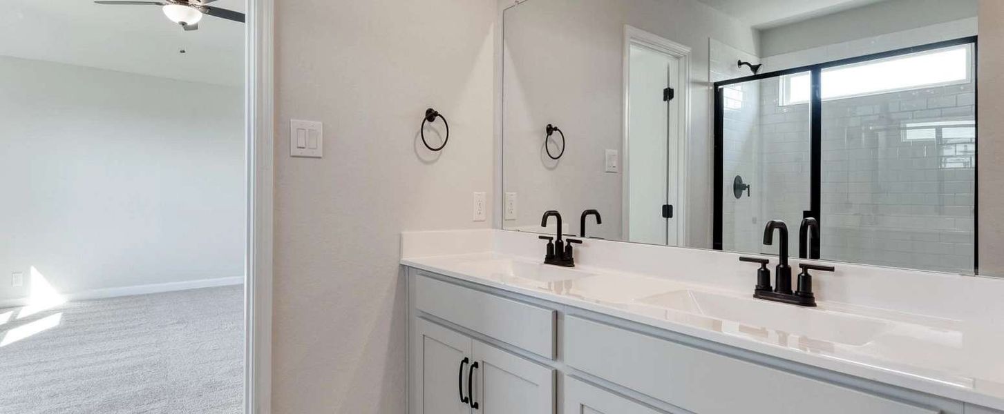 Representative furnished interior of a home built from the Alexis by Ashton Woods in Hennersby Hollow, San Antonio (Image 7).
