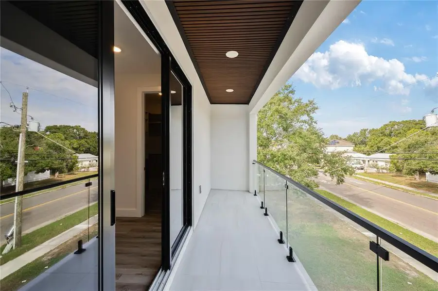 Exterior details and patio area of a home in , Tampa (Image 3).