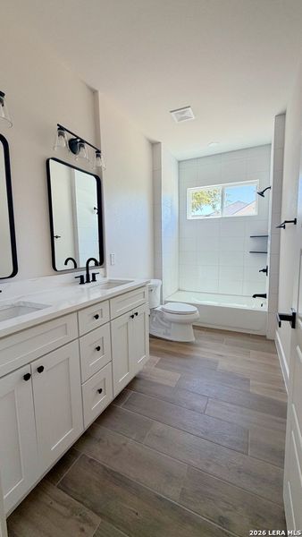 Furnished interior view inside a new home in , Bulverde (Image 6).