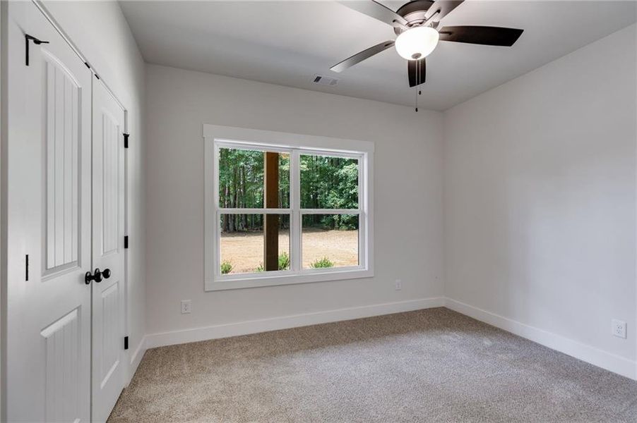 Spacious, unfurnished interior of a new home in , Silver Creek (Image 23).