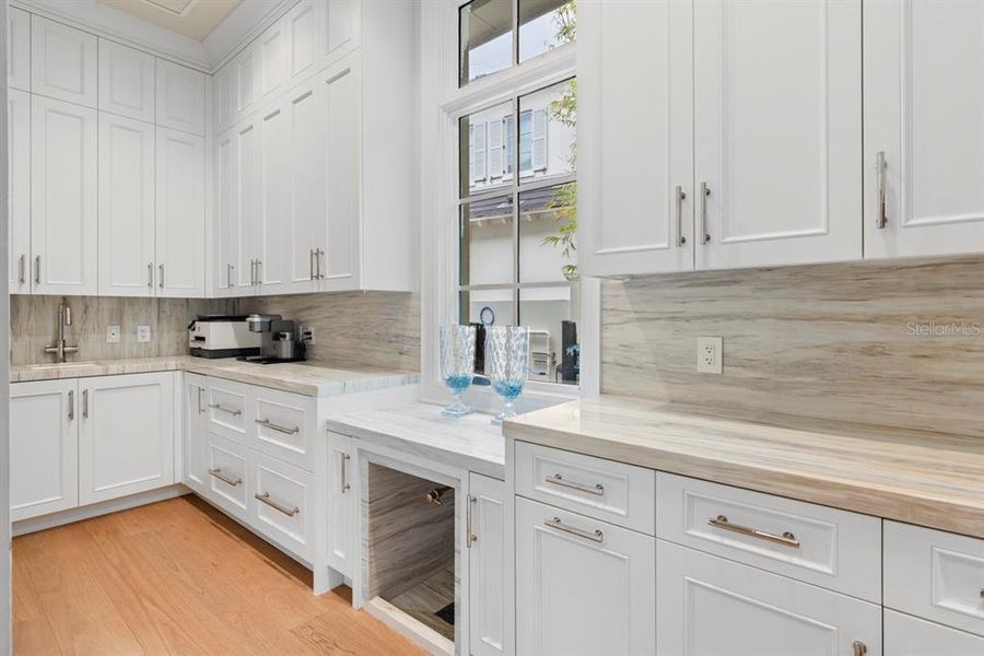 Furnished interior view inside a new home in , Orlando (Image 15).