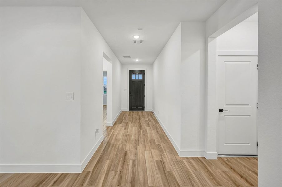 Inviting foyer (*Photo not of actual home and used for illustration purposes only.)