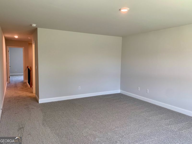 Spacious, unfurnished interior of a new home in Barrington Place, Macon (Image 8).
