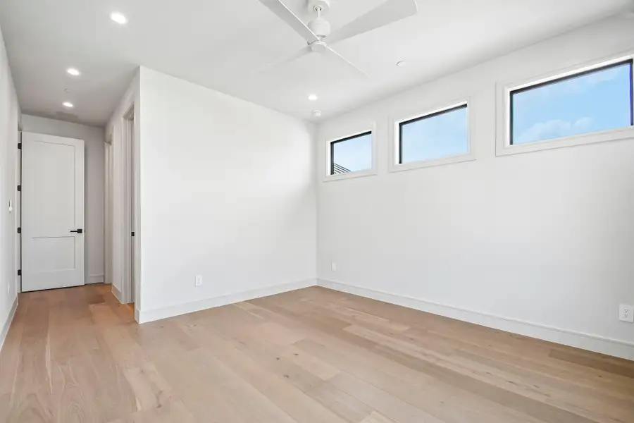 Spacious, unfurnished interior of a new home in The Overlook at Westlake, Austin (Image 39).