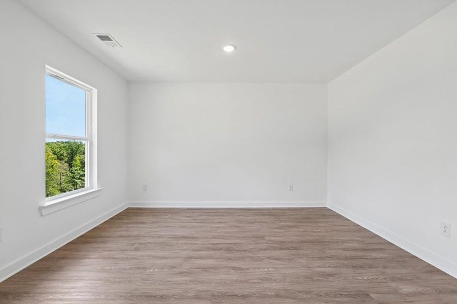 Spacious, unfurnished interior of a new home in Savoy Park, Covington (Image 25).
